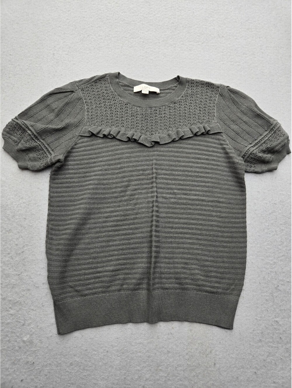 LOFT Women's Sweater Medium Green Pullover Solid Polyester Blend Crew Neck